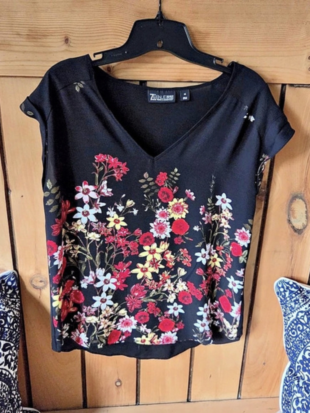 7th Avenue Design Studio Floral V-Neck Blouse in Black & Red Size XS Like New